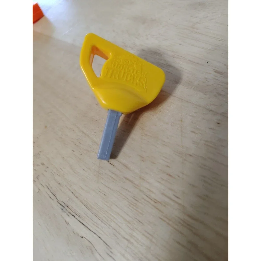 Hot Wheels Monster Trucks Mighty Minis Launcher Keys Replacement Lot of 2 1:87